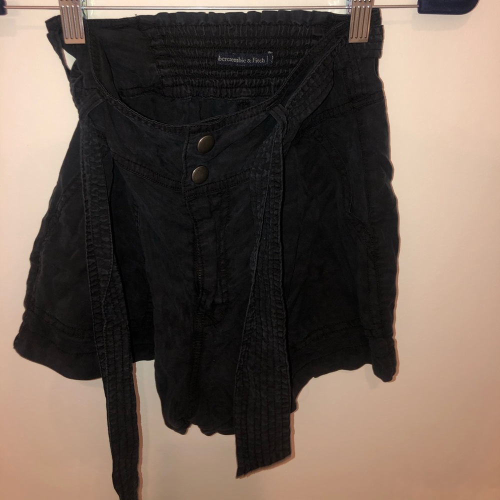 Tie shorts